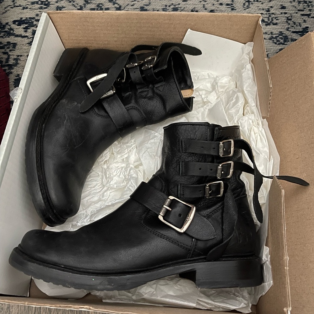 Frye size 8.5 Veronica Strap